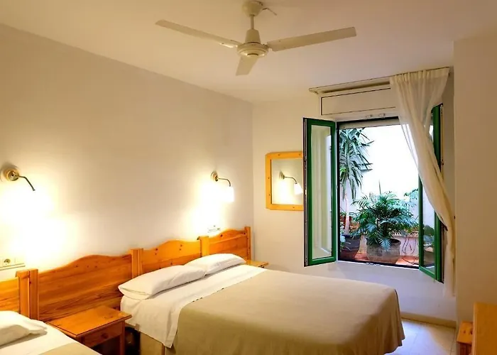 Rom Familiar Otel
